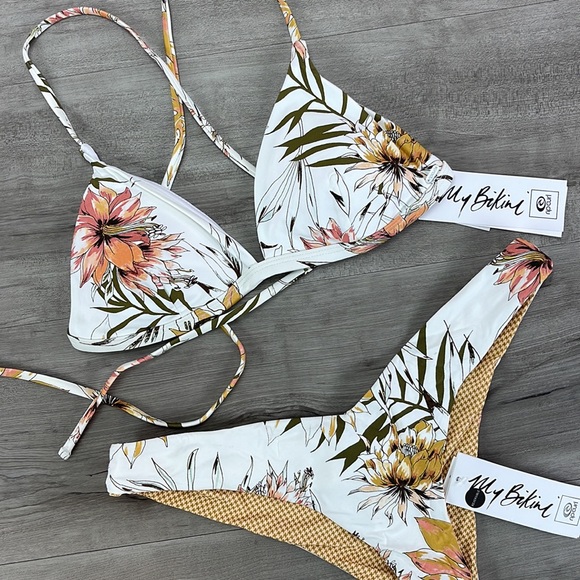 ☀️RIP CURL☀️ PLAYA BLANCA CROSS
PLAYA BLANCA SKIMPY REVERSIBLE BIKINISET - Picture 6 of 15